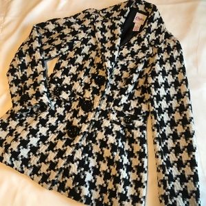 *SOLD* Black and white houndstooth coat
